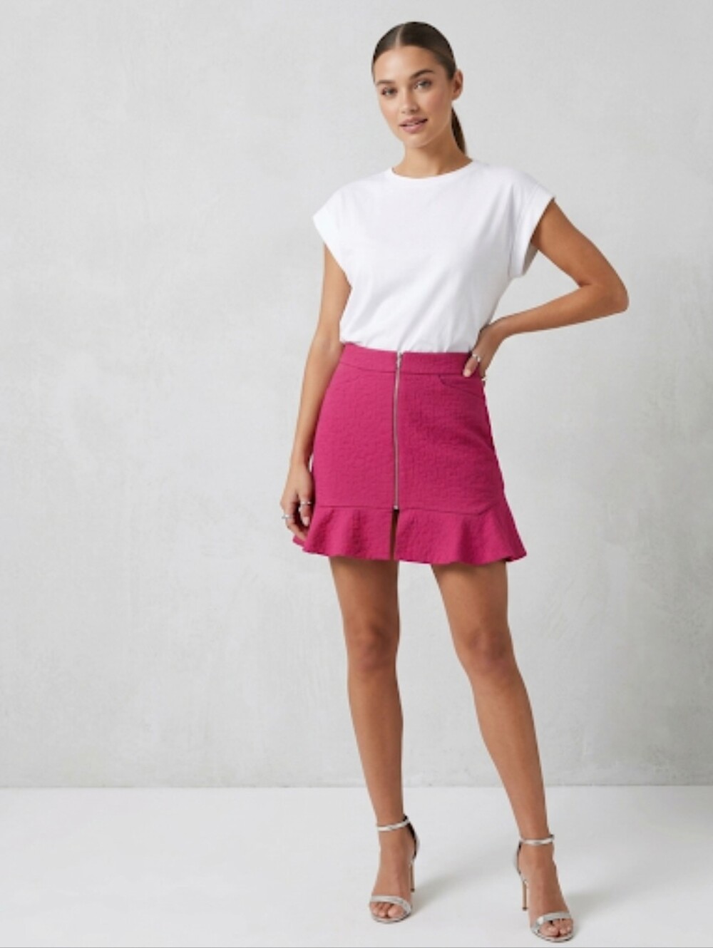 ZARA Magenta Pink Textured Jacquard A-line Ruffle Flare Hem Mini Skirt Size XS